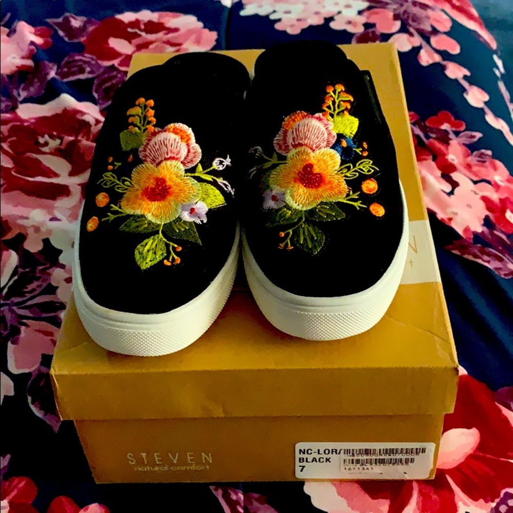 Steven Beautiful slip your foot in slides